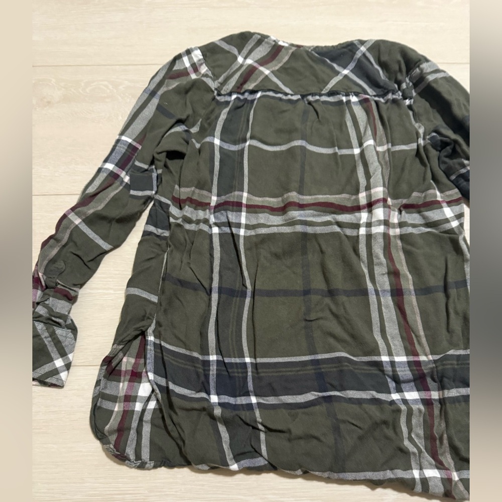 ✨Universal Thread Green Plaid Button Down Shirt - Picture 9 of 10